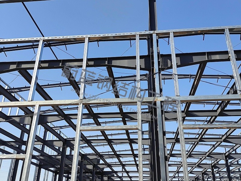 钢结构厂房彩钢板(屋面板、墙面板)施工工艺及注意事项 钢结构厂房彩钢板(屋面板、墙面板)施工工艺及注意事项