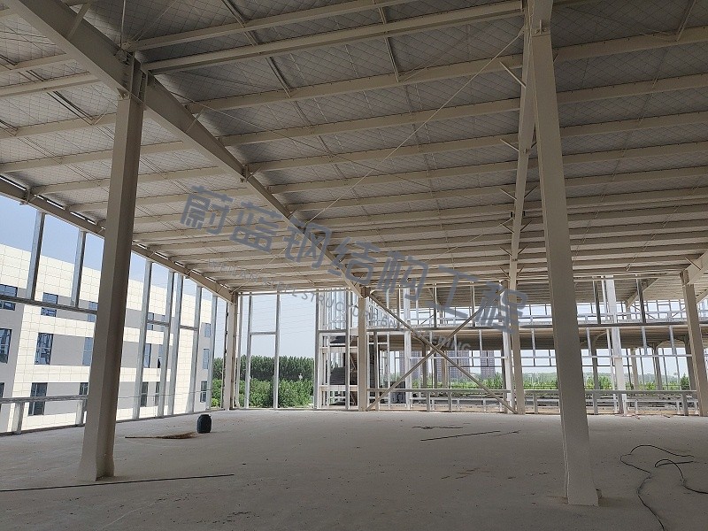 钢结构厂房彩钢板(屋面板、墙面板)施工工艺及注意事项 钢结构厂房彩钢板(屋面板、墙面板)施工工艺及注意事项